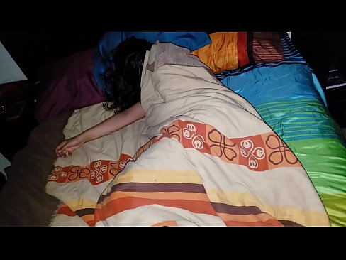 ❤️ El fillastre renya la seva jove madrastra mentre dorm. ❤❌ Súper porno a nosaltres ca.chancel.top ﹏